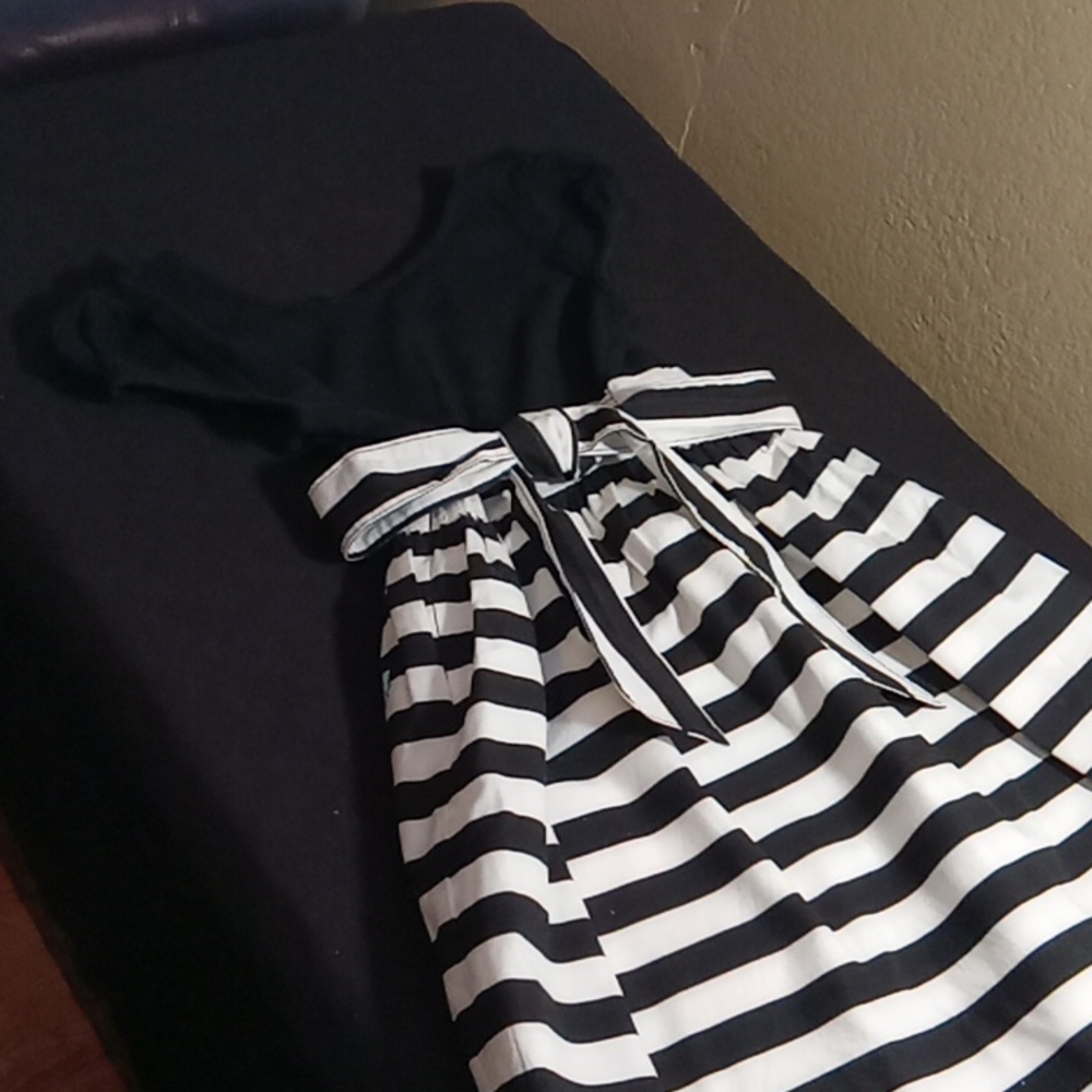 GUESS Black and White Dress w/ Pink Flowers Size S (7/8) - Picture 4 of 8